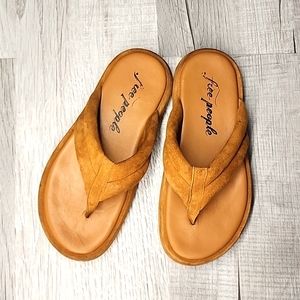 Free People wonderland flip flops / cognac thong sandal